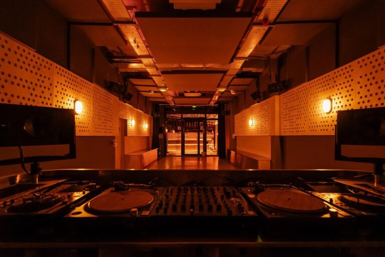 Inside Radial, Tottenham