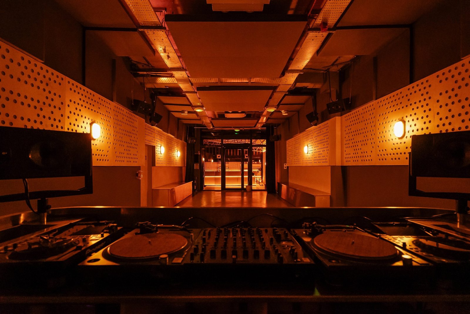 Inside Radial, Tottenham